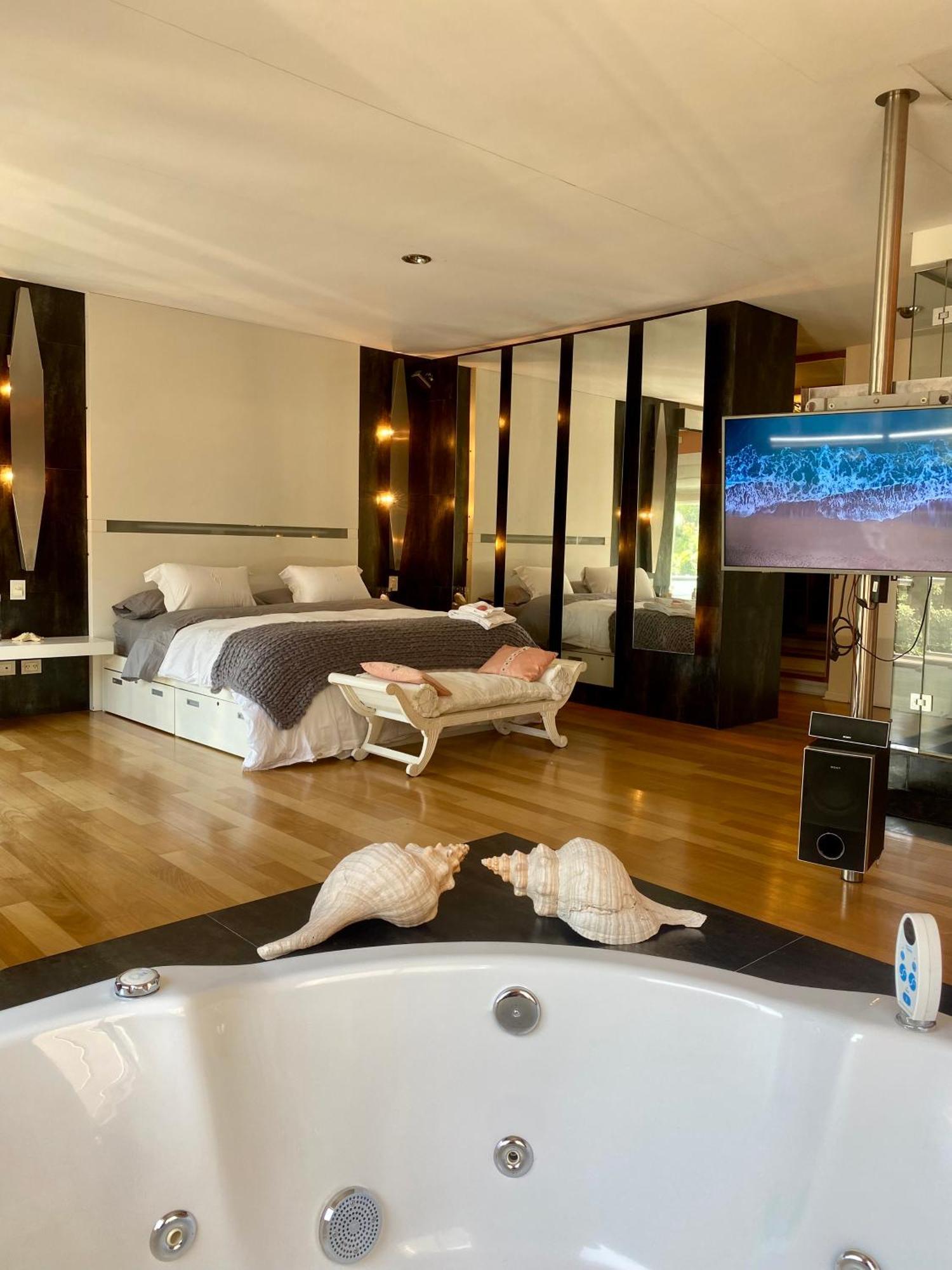 Cool Clima Bed & Breakfast Оливос Екстериор снимка